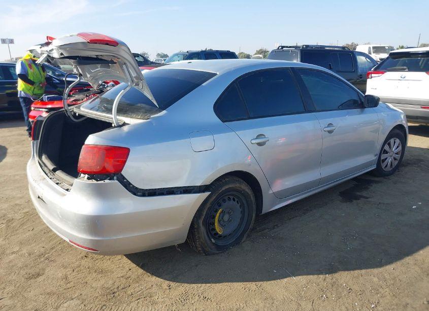 Photo 4 of 2011 Volkswagen Jetta 2.0L S (VIN 3VW2K7AJ1BM325725)