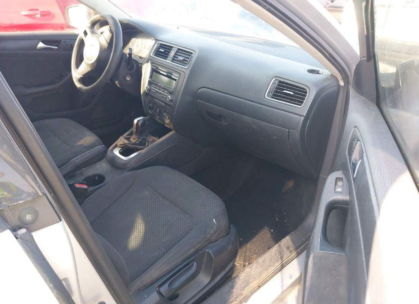 Photo 5 of 2011 Volkswagen Jetta 2.0L S (VIN 3VW2K7AJ1BM325725)