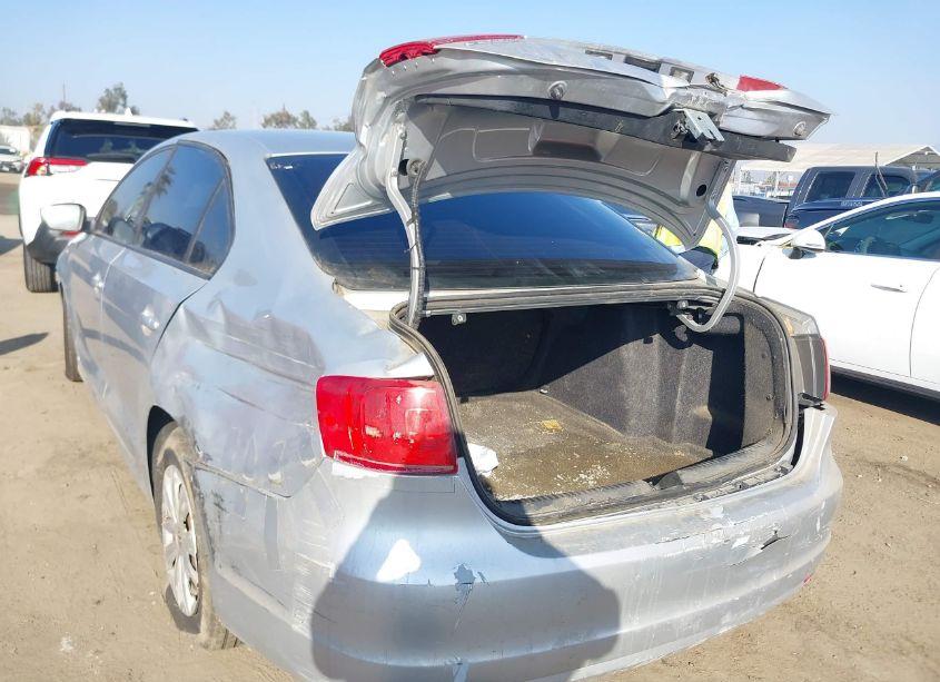 Photo 6 of 2011 Volkswagen Jetta 2.0L S (VIN 3VW2K7AJ1BM325725)