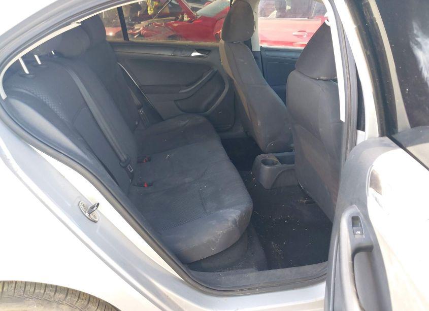 Photo 8 of 2011 Volkswagen Jetta 2.0L S (VIN 3VW2K7AJ1BM325725)