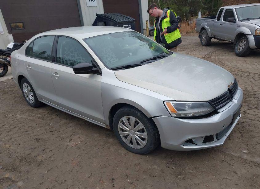 2011 Volkswagen Jetta 2.0L BASE/2.0L S (VIN 3VW2K7AJ1BM390803) main photo