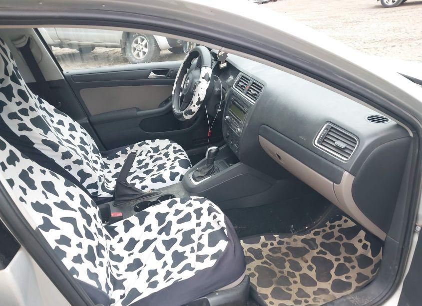 Photo 5 of 2011 Volkswagen Jetta 2.0L BASE/2.0L S (VIN 3VW2K7AJ1BM390803)