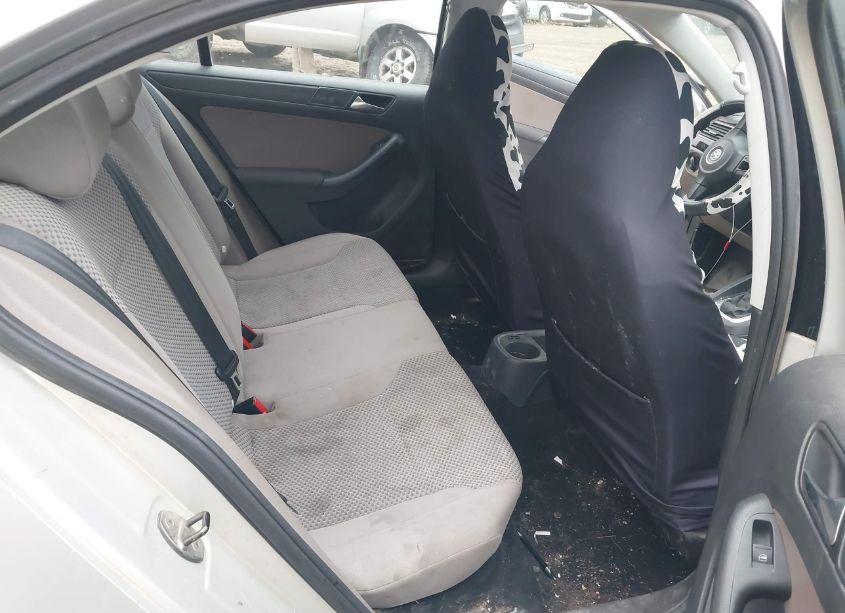 Photo 8 of 2011 Volkswagen Jetta 2.0L BASE/2.0L S (VIN 3VW2K7AJ1BM390803)