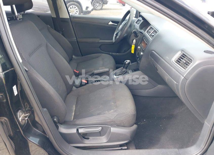 Photo 5 of 2012 Volkswagen Jetta 2.0L S (VIN 3VW2K7AJ1CM315813)