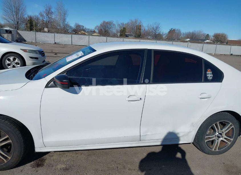 Photo 6 of 2012 Volkswagen Jetta 2.0L S (VIN 3VW2K7AJ1CM370830)