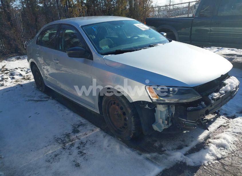 2013 Volkswagen Jetta 2.0L S (VIN 3VW2K7AJ1DM221531) main photo