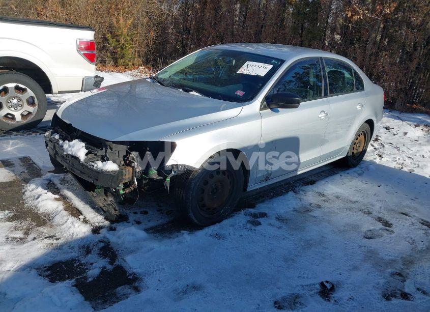 Photo 2 of 2013 Volkswagen Jetta 2.0L S (VIN 3VW2K7AJ1DM221531)