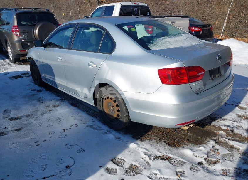 Photo 3 of 2013 Volkswagen Jetta 2.0L S (VIN 3VW2K7AJ1DM221531)