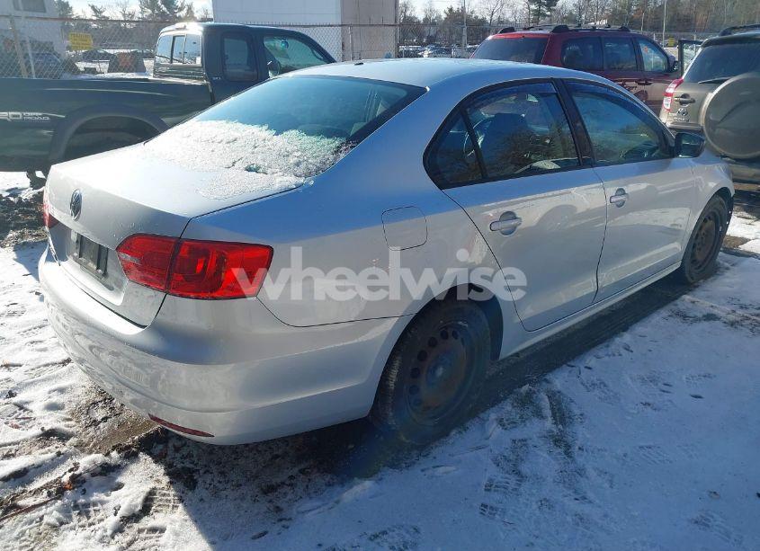 Photo 4 of 2013 Volkswagen Jetta 2.0L S (VIN 3VW2K7AJ1DM221531)