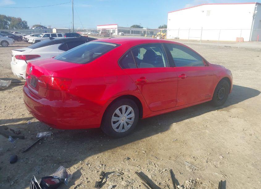 Photo 4 of 2013 Volkswagen Jetta 2.0L S (VIN 3VW2K7AJ1DM260684)