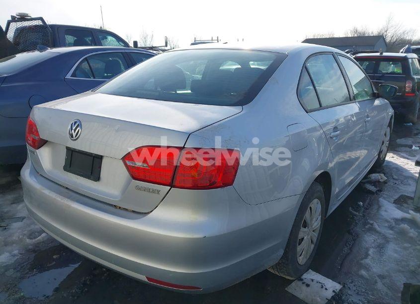 Photo 4 of 2013 Volkswagen Jetta 2.0L S (VIN 3VW2K7AJ1DM288114)