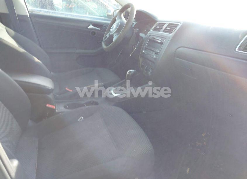 Photo 5 of 2013 Volkswagen Jetta 2.0L S (VIN 3VW2K7AJ1DM288114)
