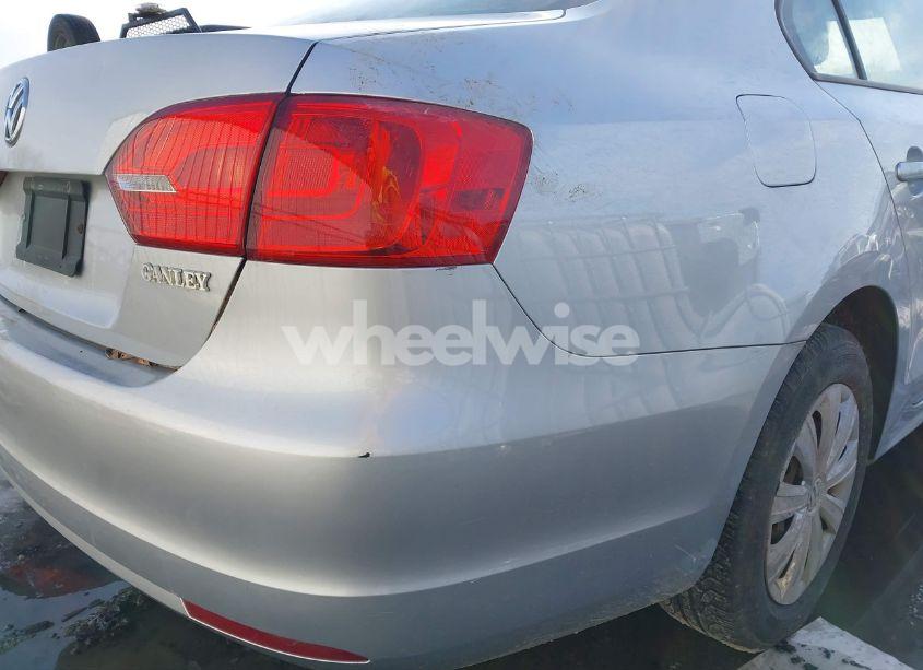 Photo 6 of 2013 Volkswagen Jetta 2.0L S (VIN 3VW2K7AJ1DM288114)