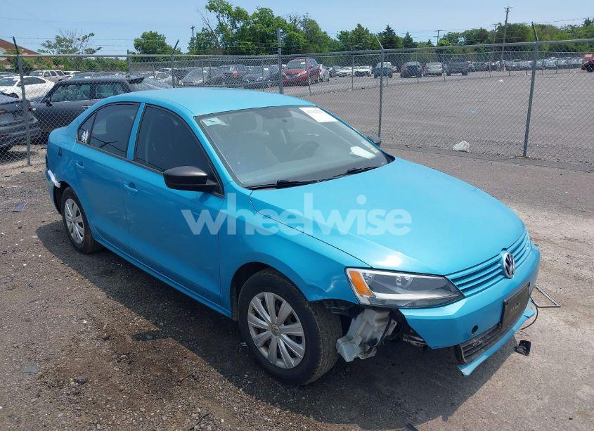 2013 Volkswagen Jetta 2.0L S (VIN 3VW2K7AJ1DM352989) main photo