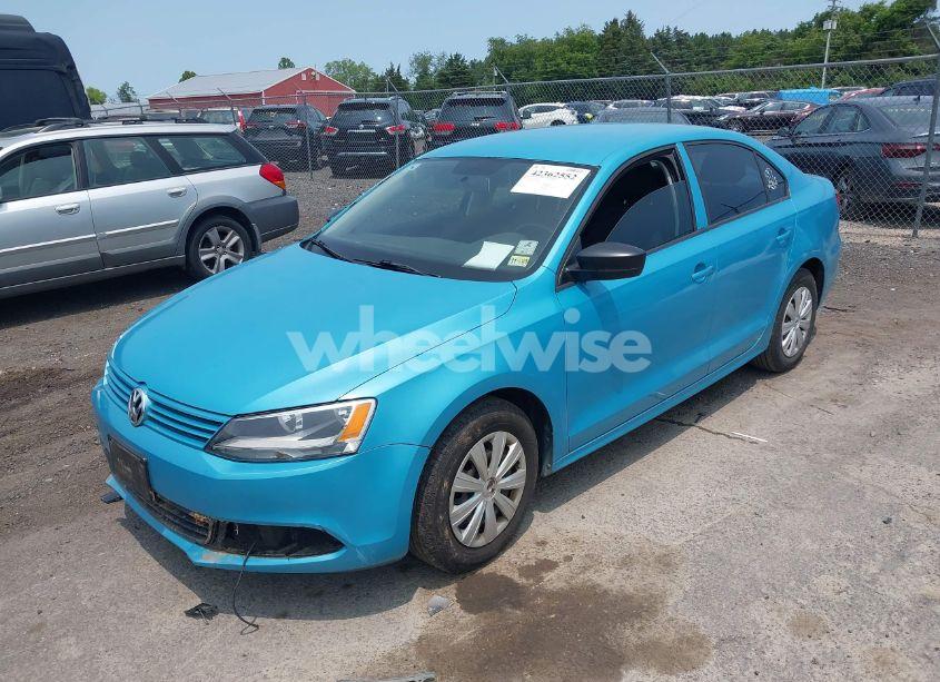 Photo 2 of 2013 Volkswagen Jetta 2.0L S (VIN 3VW2K7AJ1DM352989)