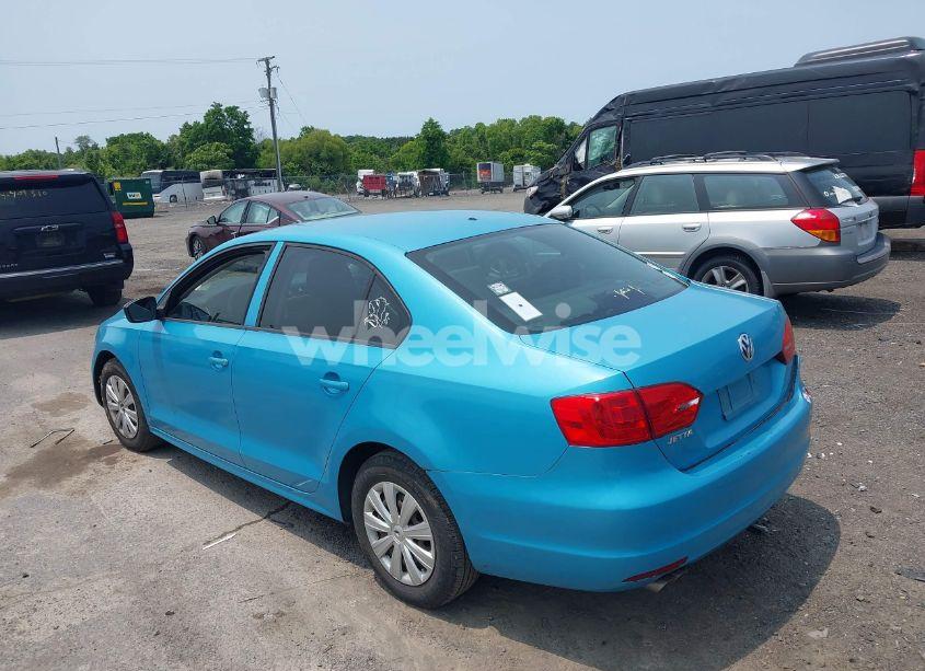 Photo 3 of 2013 Volkswagen Jetta 2.0L S (VIN 3VW2K7AJ1DM352989)