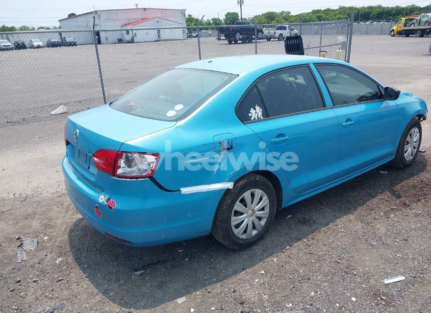 Photo 4 of 2013 Volkswagen Jetta 2.0L S (VIN 3VW2K7AJ1DM352989)