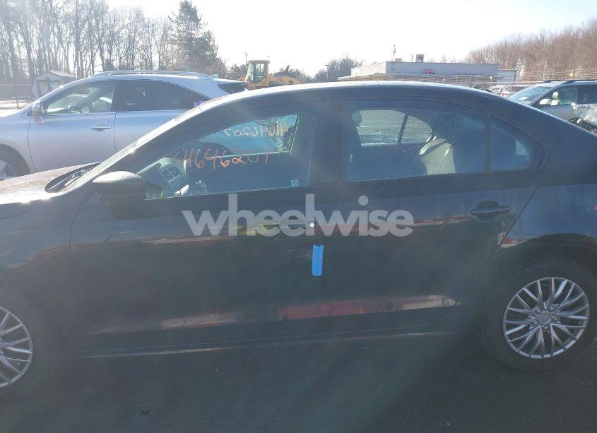 Photo 14 of 2013 Volkswagen Jetta 2.0L S (VIN 3VW2K7AJ1DM368769)