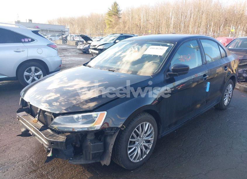 Photo 2 of 2013 Volkswagen Jetta 2.0L S (VIN 3VW2K7AJ1DM368769)