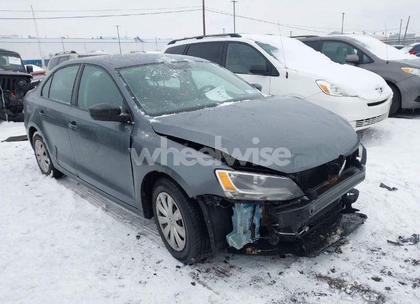 2013 Volkswagen Jetta 2.0L S (VIN 3VW2K7AJ1DM390609) main photo