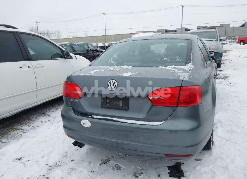Photo 15 of 2013 Volkswagen Jetta 2.0L S (VIN 3VW2K7AJ1DM390609)