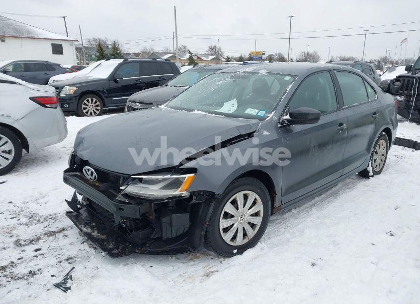 Photo 2 of 2013 Volkswagen Jetta 2.0L S (VIN 3VW2K7AJ1DM390609)