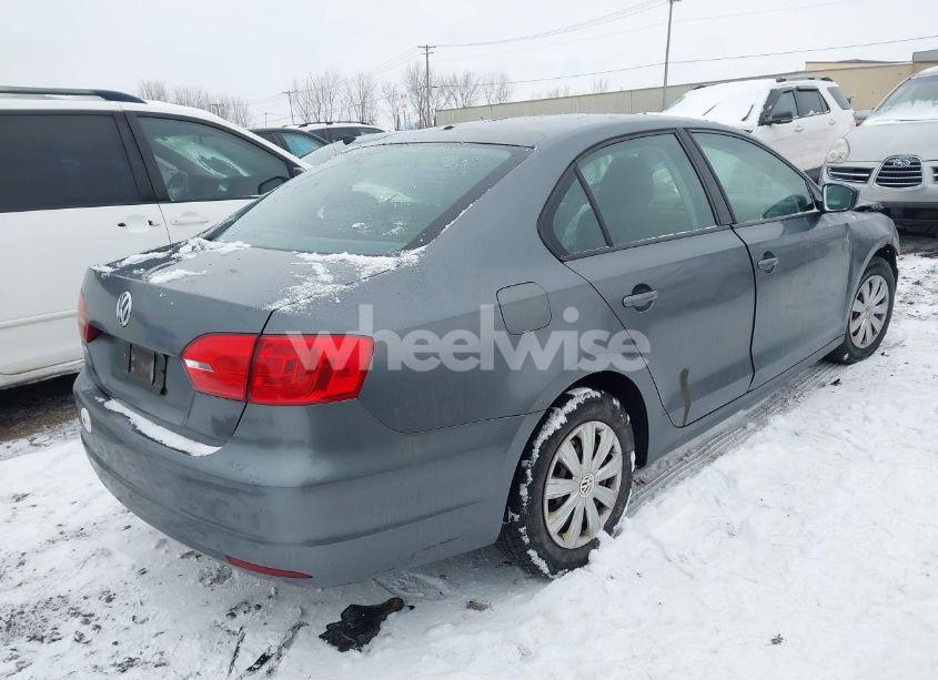 Photo 4 of 2013 Volkswagen Jetta 2.0L S (VIN 3VW2K7AJ1DM390609)