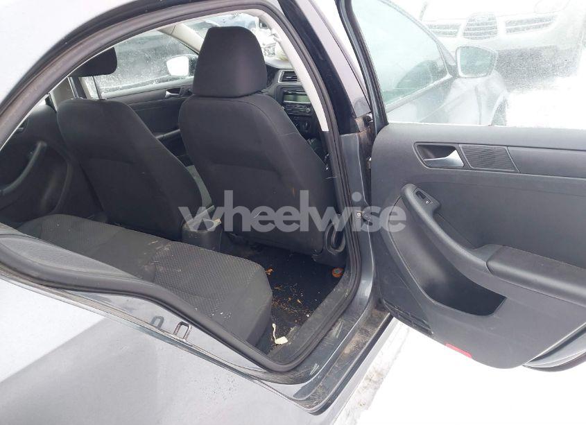 Photo 8 of 2013 Volkswagen Jetta 2.0L S (VIN 3VW2K7AJ1DM390609)