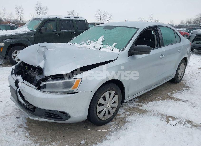 Photo 2 of 2014 Volkswagen Jetta 2.0L S (VIN 3VW2K7AJ1EM207744)