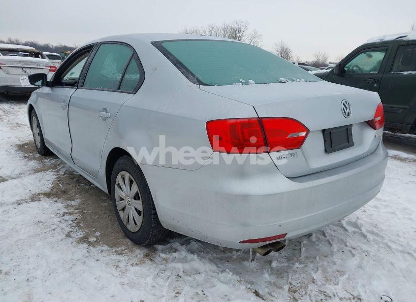 Photo 3 of 2014 Volkswagen Jetta 2.0L S (VIN 3VW2K7AJ1EM207744)