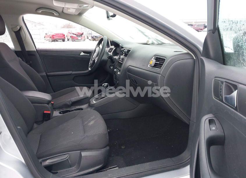 Photo 5 of 2014 Volkswagen Jetta 2.0L S (VIN 3VW2K7AJ1EM207744)