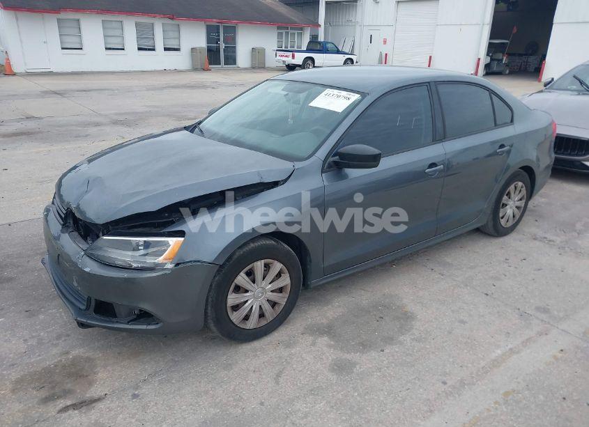 Photo 2 of 2014 Volkswagen Jetta 2.0L S (VIN 3VW2K7AJ1EM215195)