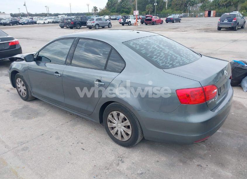 Photo 3 of 2014 Volkswagen Jetta 2.0L S (VIN 3VW2K7AJ1EM215195)