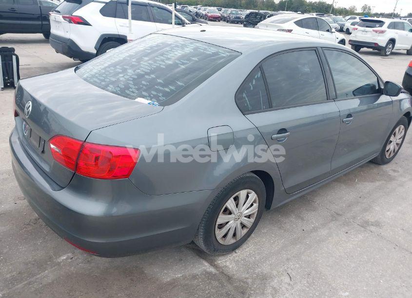 Photo 4 of 2014 Volkswagen Jetta 2.0L S (VIN 3VW2K7AJ1EM215195)