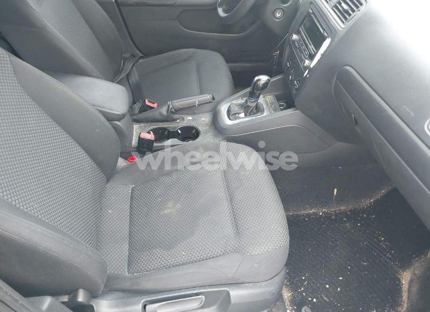 Photo 5 of 2014 Volkswagen Jetta 2.0L S (VIN 3VW2K7AJ1EM215195)