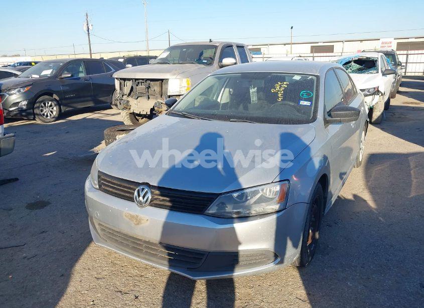 Photo 2 of 2014 Volkswagen Jetta 2.0L S (VIN 3VW2K7AJ1EM219053)