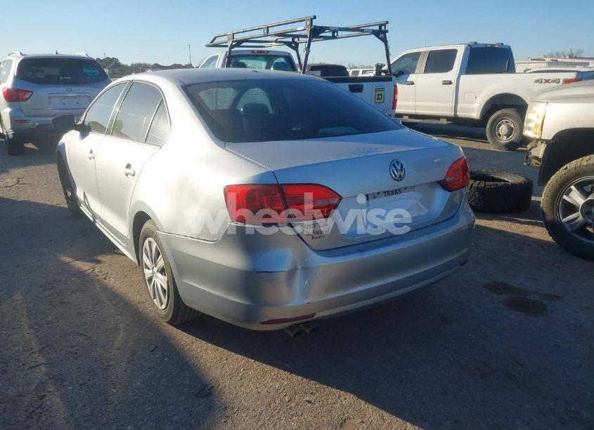 Photo 3 of 2014 Volkswagen Jetta 2.0L S (VIN 3VW2K7AJ1EM219053)