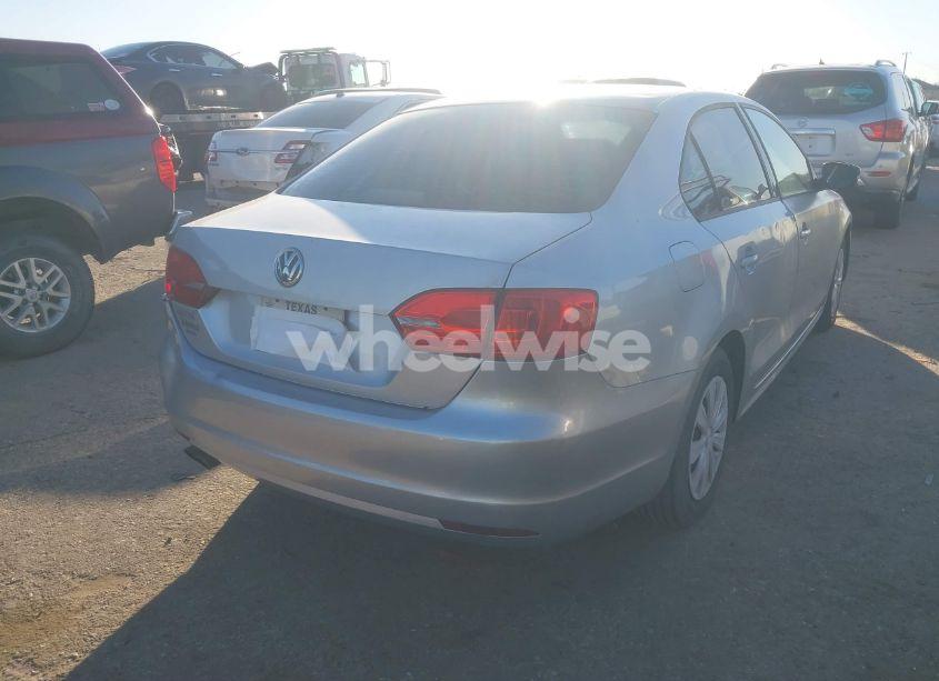 Photo 4 of 2014 Volkswagen Jetta 2.0L S (VIN 3VW2K7AJ1EM219053)