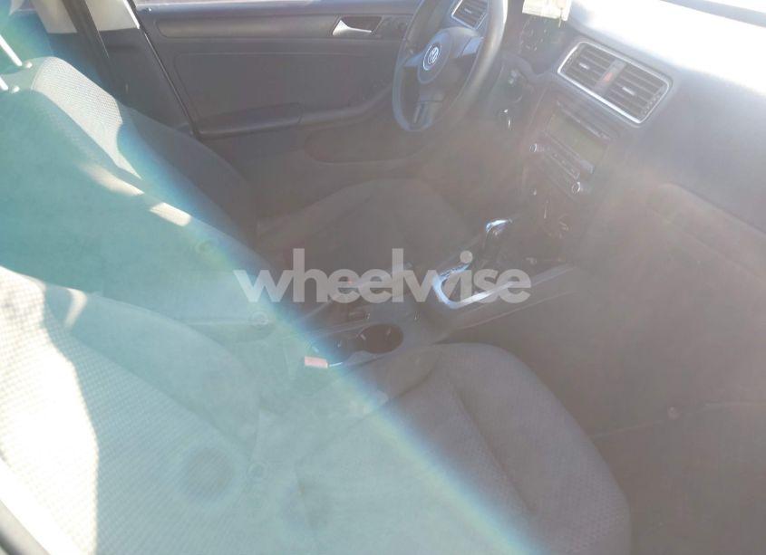 Photo 5 of 2014 Volkswagen Jetta 2.0L S (VIN 3VW2K7AJ1EM219053)