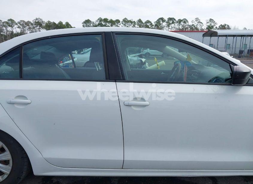 Photo 13 of 2014 Volkswagen Jetta 2.0L S (VIN 3VW2K7AJ1EM308363)