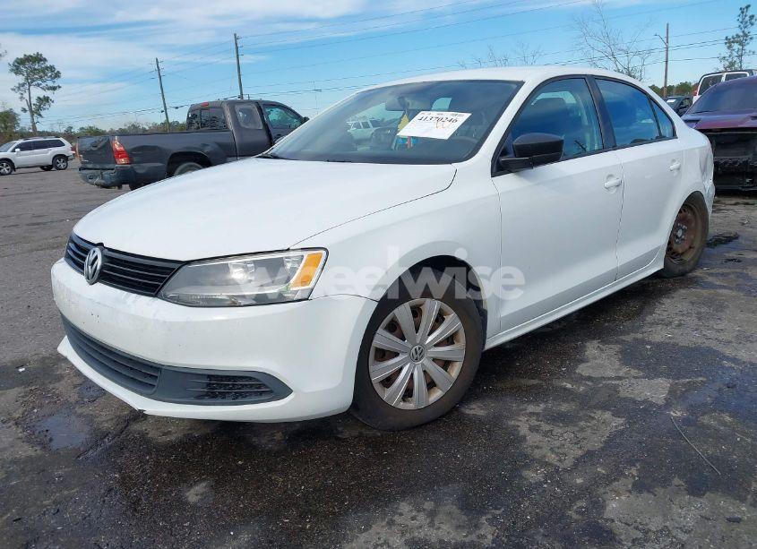 Photo 2 of 2014 Volkswagen Jetta 2.0L S (VIN 3VW2K7AJ1EM308363)