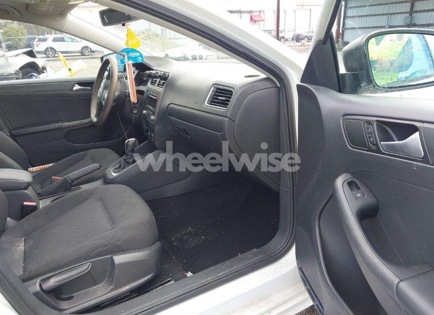 Photo 5 of 2014 Volkswagen Jetta 2.0L S (VIN 3VW2K7AJ1EM308363)