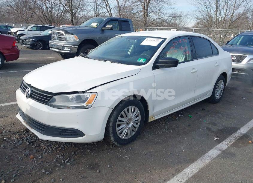 Photo 2 of 2014 Volkswagen Jetta 2.0L S (VIN 3VW2K7AJ1EM384374)