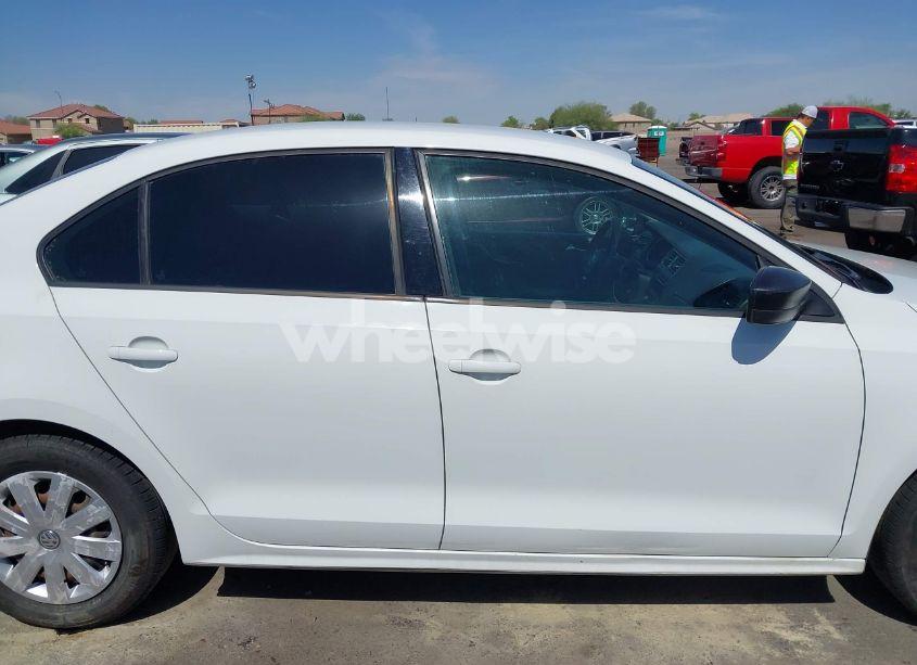 Photo 13 of 2015 Volkswagen Jetta 2.0L S (VIN 3VW2K7AJ1FM266410)