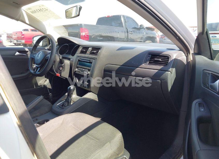 Photo 5 of 2015 Volkswagen Jetta 2.0L S (VIN 3VW2K7AJ1FM266410)