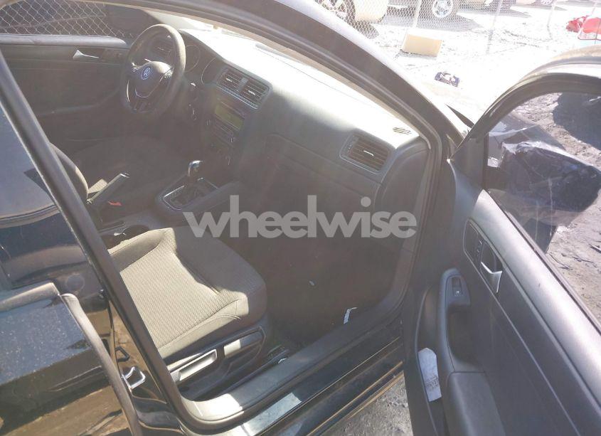 Photo 5 of 2015 Volkswagen Jetta 2.0L S (VIN 3VW2K7AJ1FM269582)