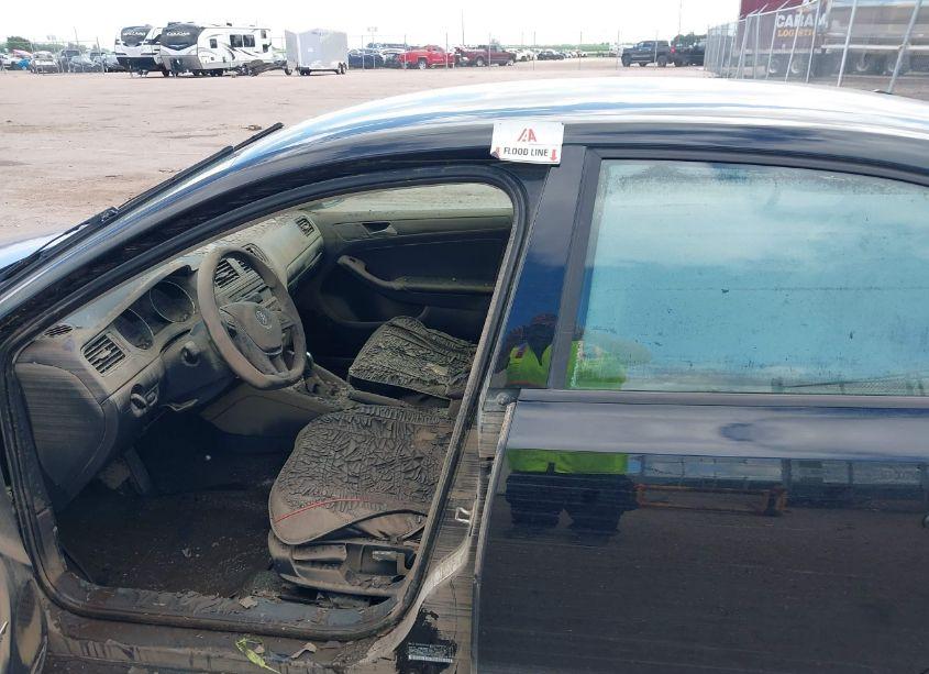 Photo 6 of 2015 Volkswagen Jetta 2.0L S (VIN 3VW2K7AJ1FM293509)