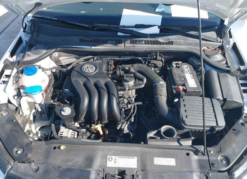 Photo 10 of 2015 Volkswagen Jetta 2.0L S (VIN 3VW2K7AJ1FM324726)