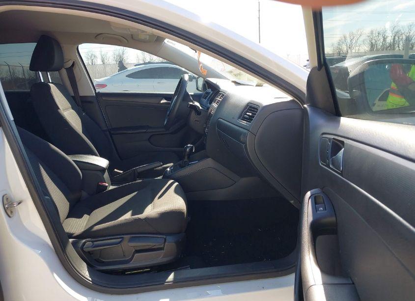 Photo 5 of 2015 Volkswagen Jetta 2.0L S (VIN 3VW2K7AJ1FM324726)