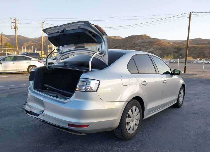 Photo 4 of 2015 Volkswagen Jetta 2.0L S (VIN 3VW2K7AJ1FM333409)